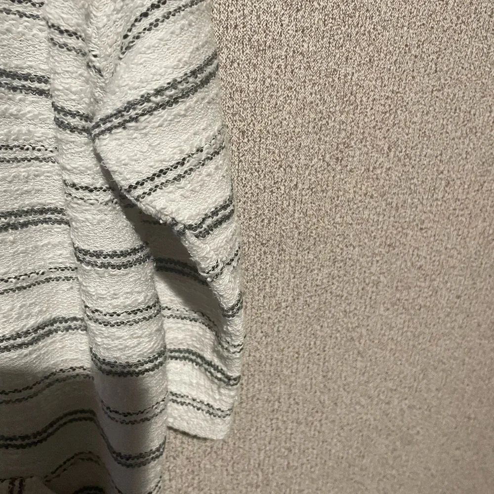 Onque Casuals‎ Gray and White Striped V-Neck Sweater